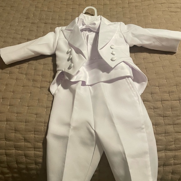 Baby Boys Formal White 5 Piece Classic Suit Set with Tail - Picture 7 of 10